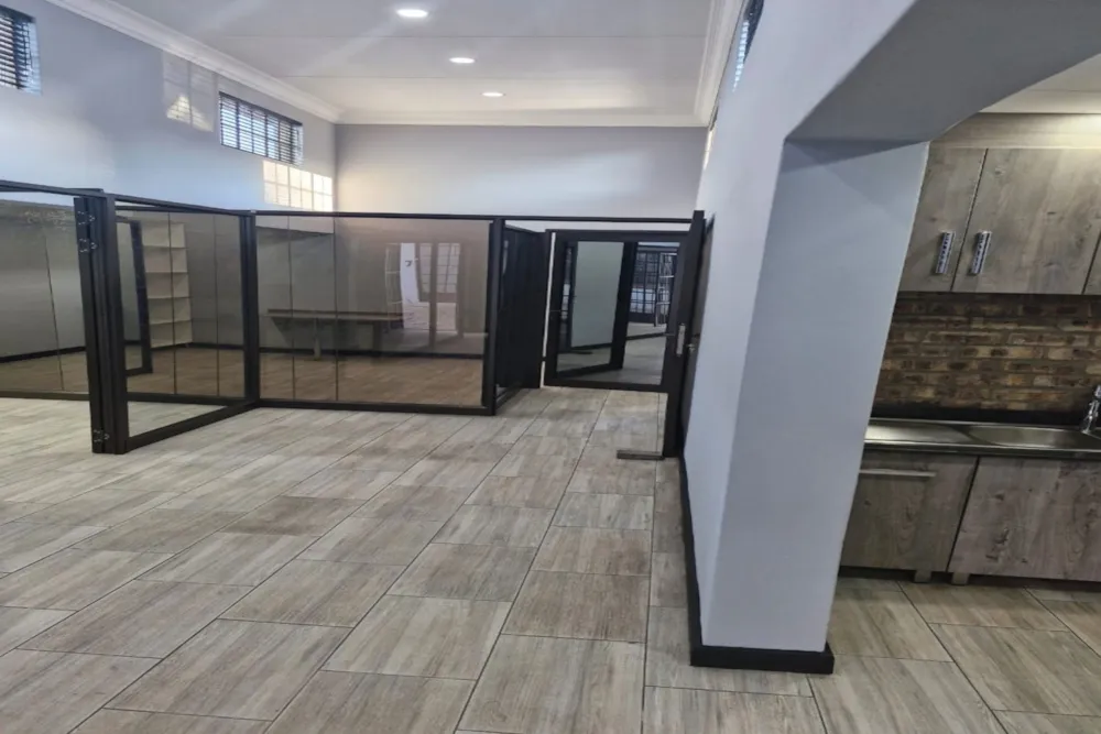 Commercial office to rent in Fransville - 1WD1708342