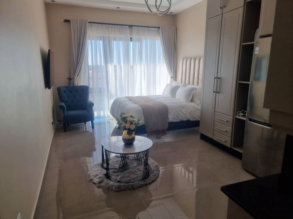 Bachelor apartment to rent in Borrowdale, Zimbabwe - 3ZB1709052 Bachelor apartment to rent in Borrowdale, Zimbabwe - 3ZB1709052