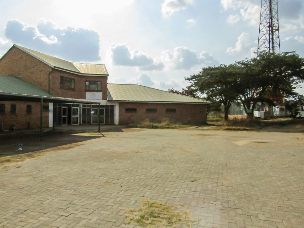 Commercial Building to rent in Oukasie - 1HR1708695 Commercial Building to rent in Oukasie - 1HR1708695