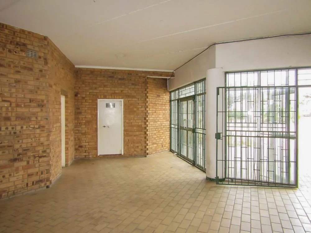 Commercial Building to rent in Oukasie - 1HR1708695 Commercial Building to rent in Oukasie - 1HR1708695