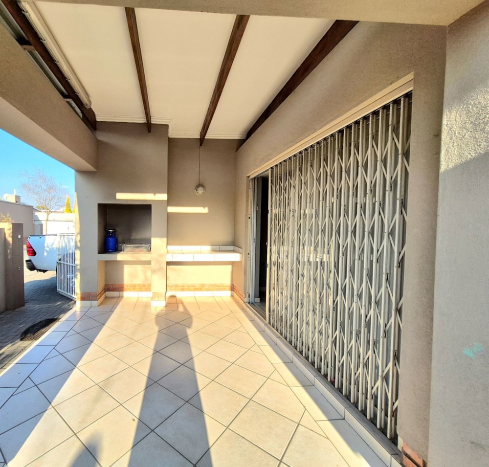 Townhouse for sale in Waterval East - 1RU1708781 Townhouse for sale in Waterval East - 1RU1708781