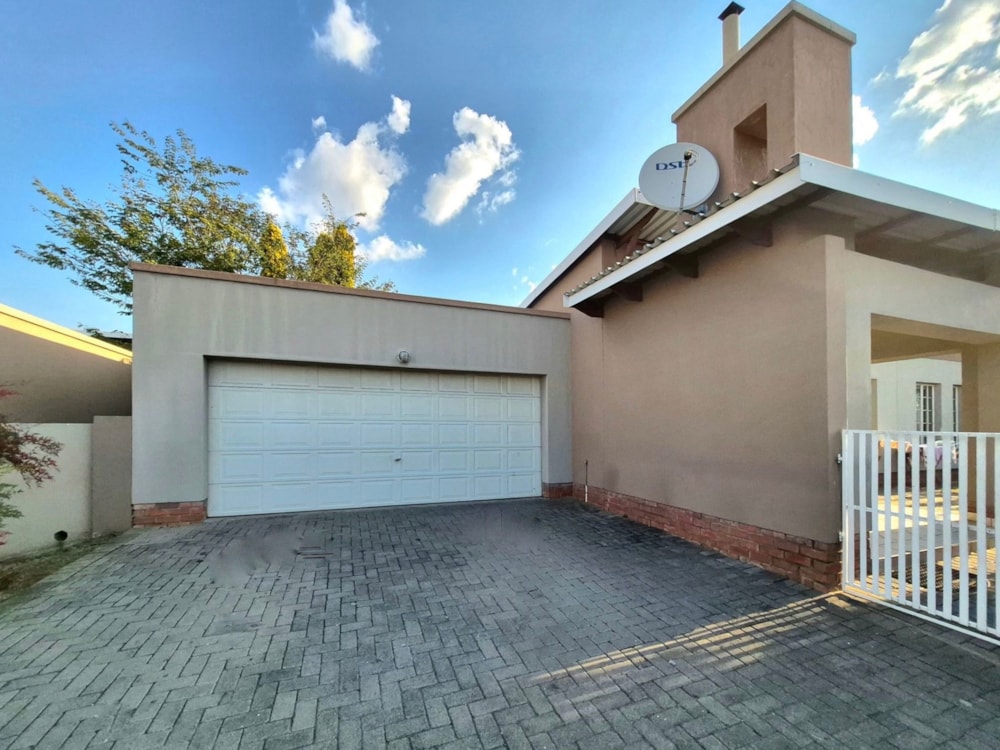 Townhouse for sale in Waterval East - 1RU1708781 Townhouse for sale in Waterval East - 1RU1708781