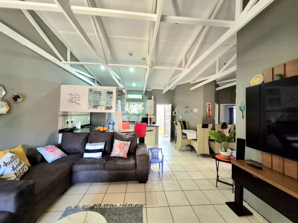 Townhouse for sale in Waterval East - 1RU1708781 Townhouse for sale in Waterval East - 1RU1708781