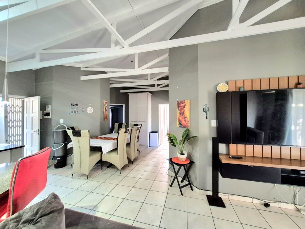 Townhouse for sale in Waterval East - 1RU1708781 Townhouse for sale in Waterval East - 1RU1708781