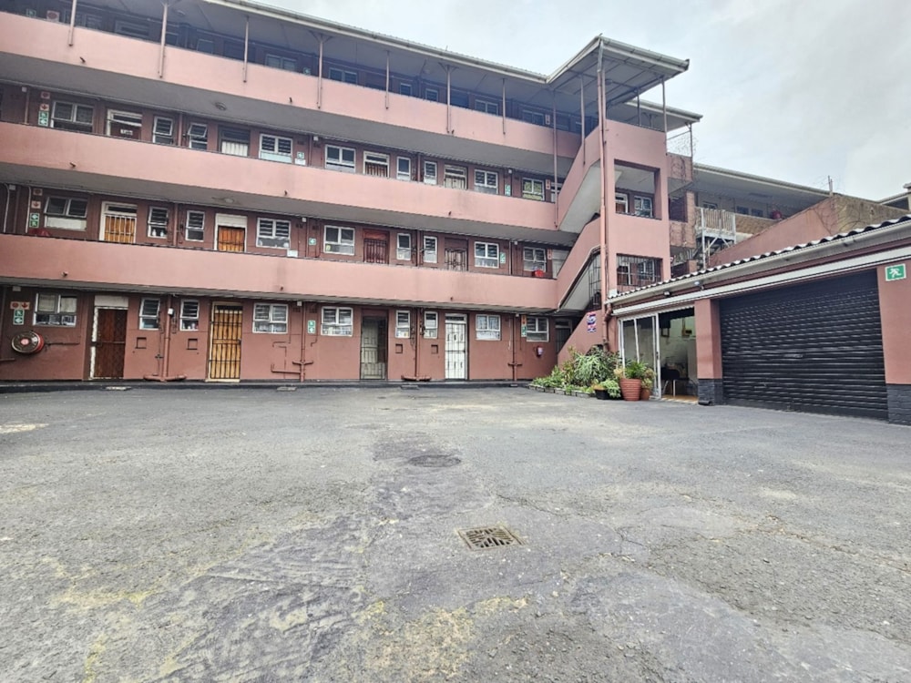 Bachelor apartment for sale in South Beach Durban - 1DA1708794