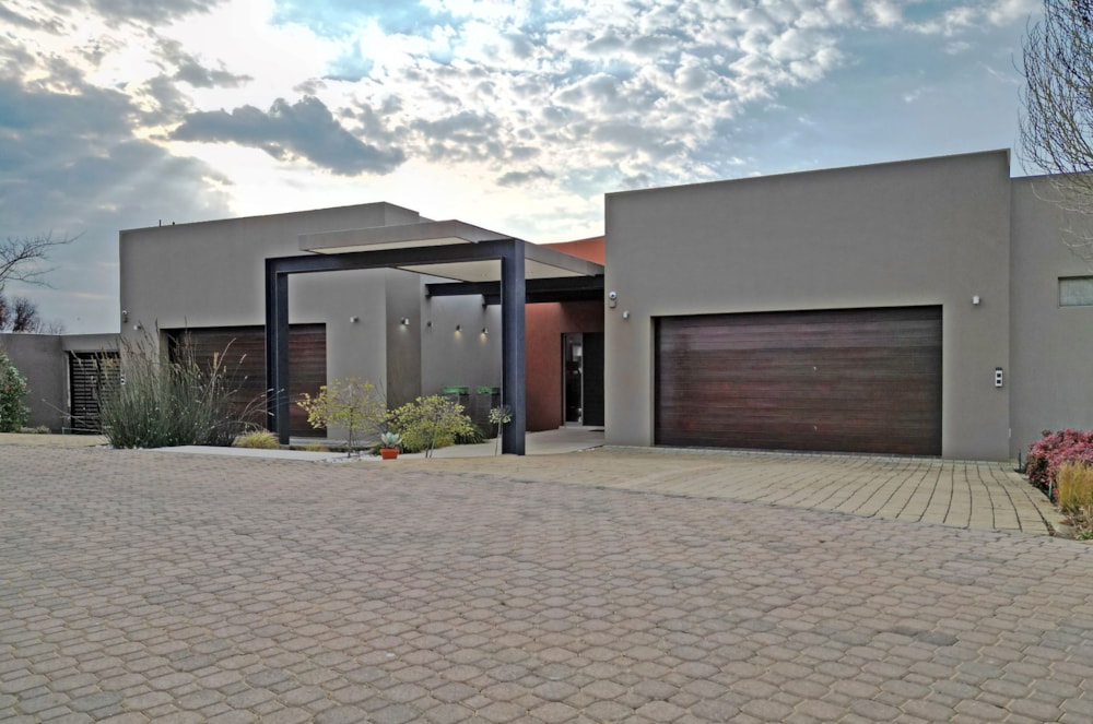 Security estate home for sale in Waterford Golf and River Estate - 1VT1709045