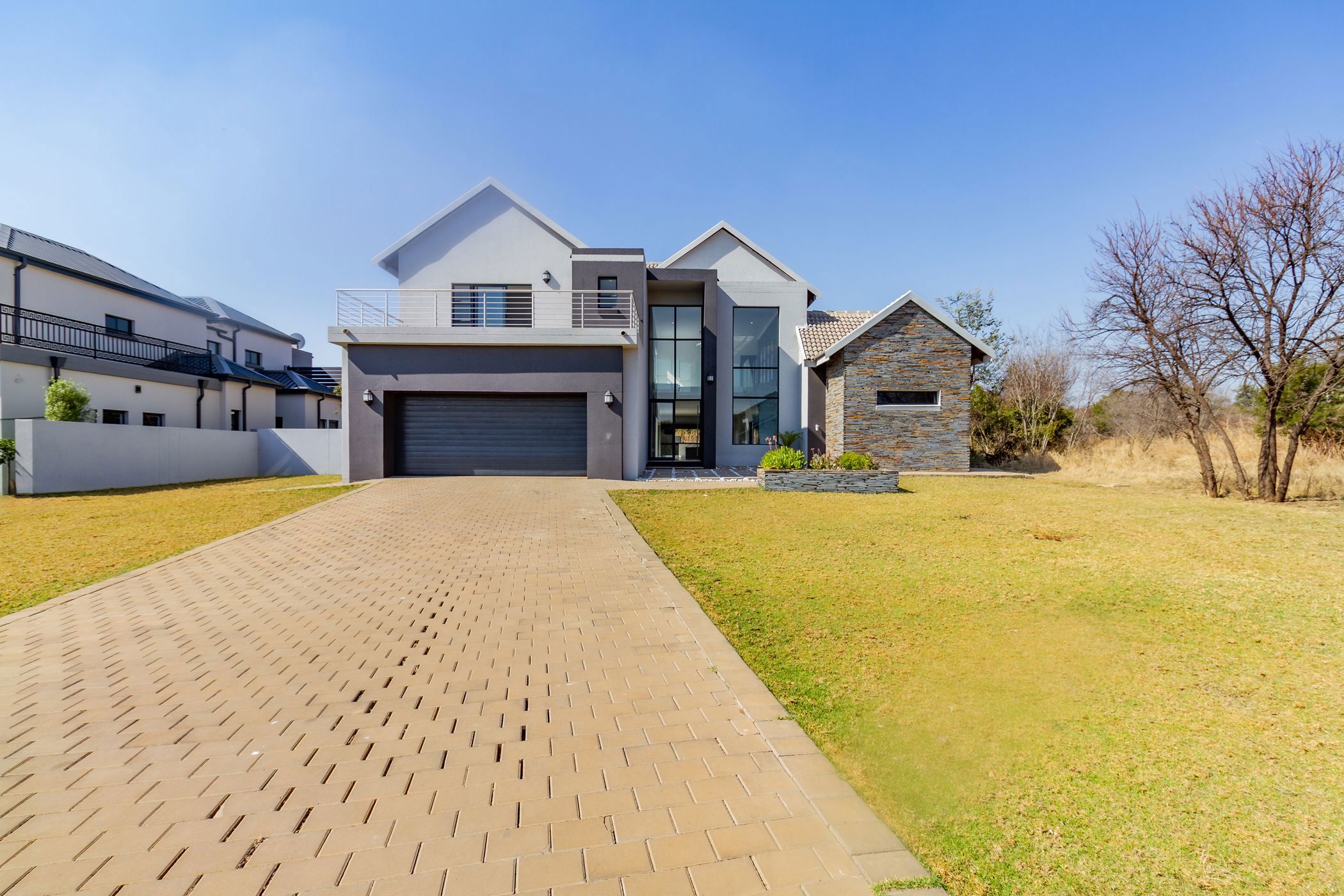 Security estate home for sale in La Camargue - 1HR1708907