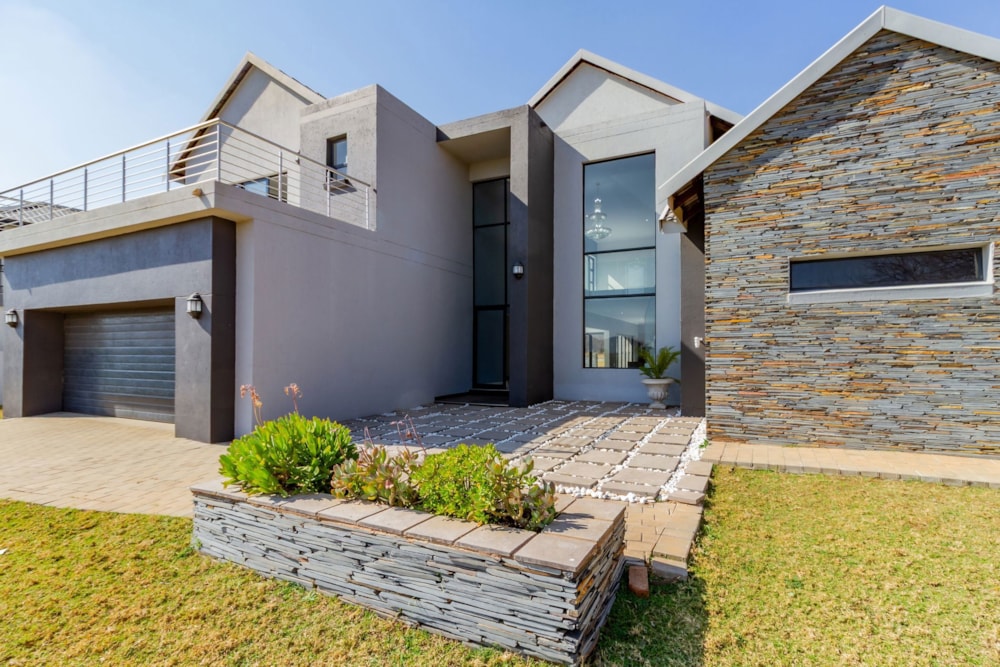 Security estate home for sale in La Camargue - 1HR1708907