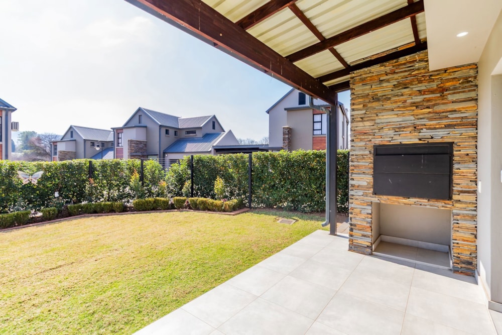 Security estate home for sale in La Camargue - 1HR1708924