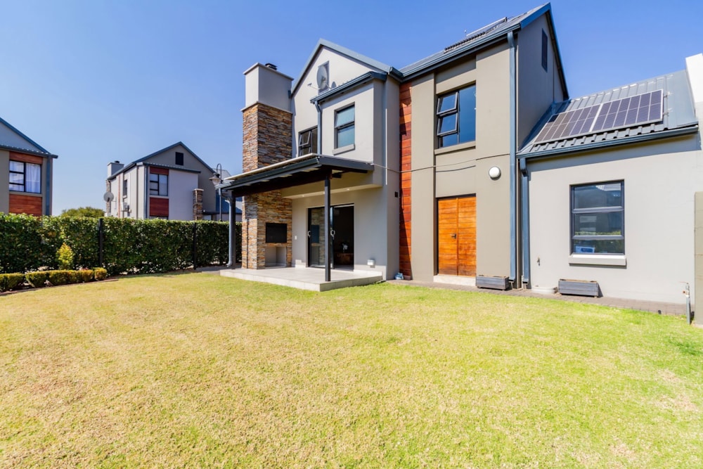 Security estate home for sale in La Camargue - 1HR1708924