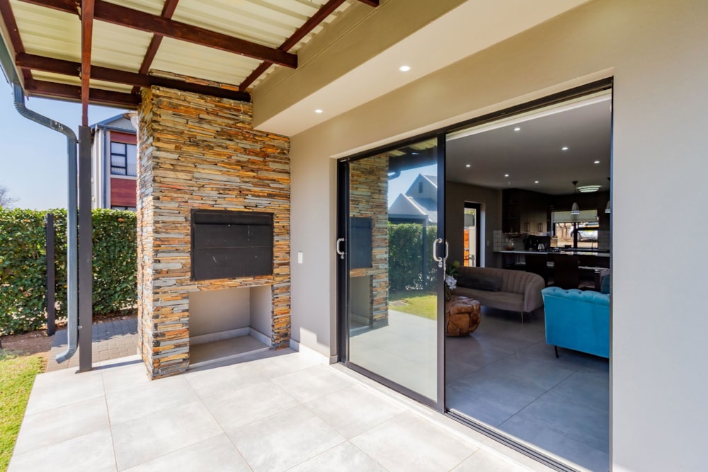 Security estate home for sale in La Camargue - 1HR1708924