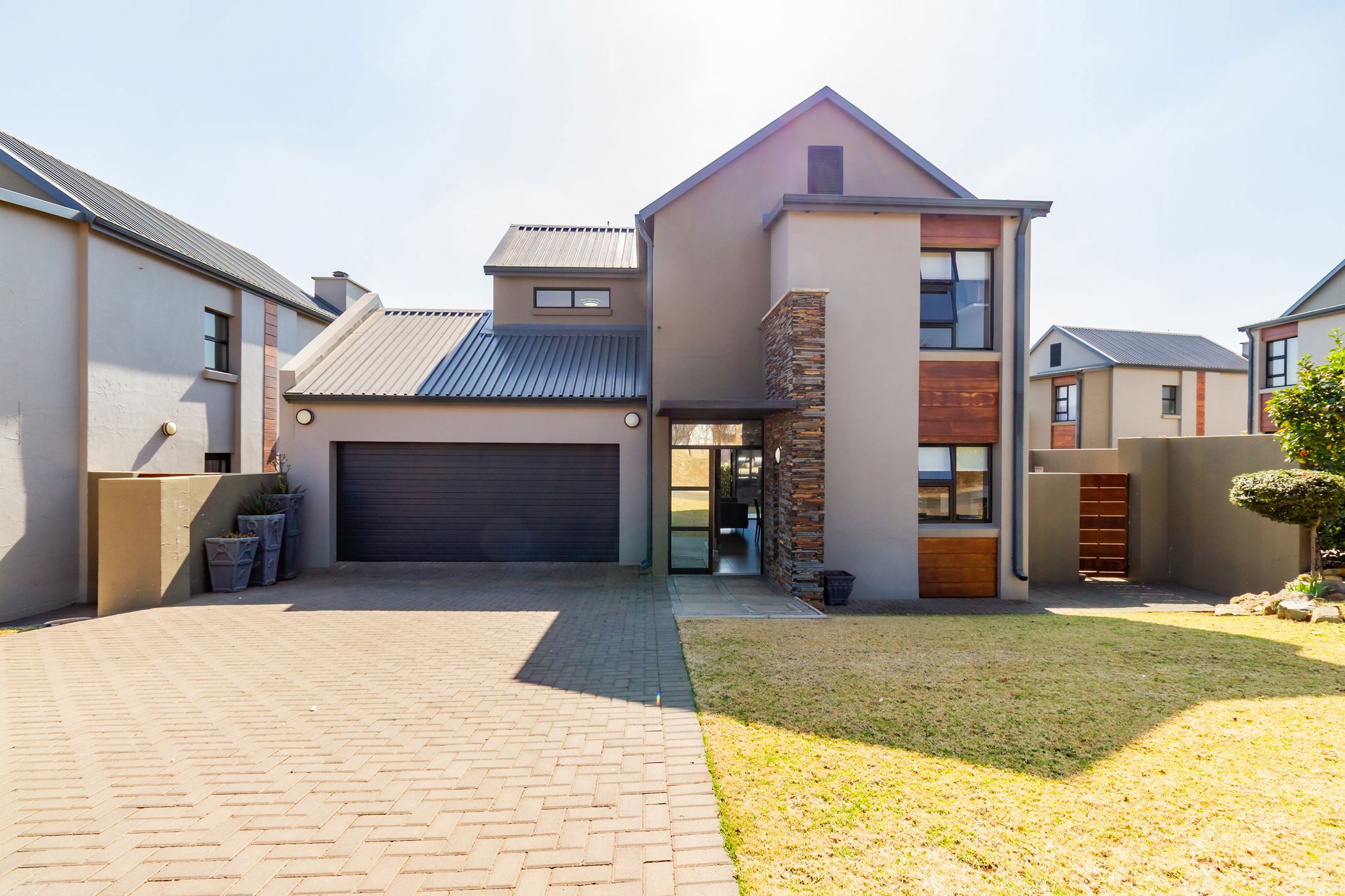 Security estate home for sale in La Camargue - 1HR1708924