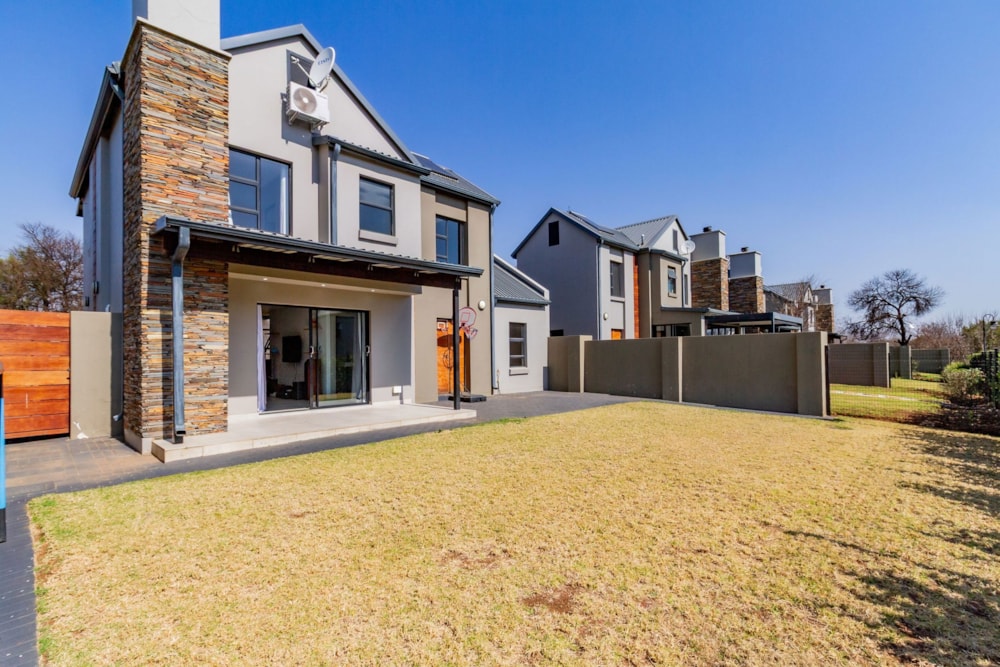 Security estate home for sale in La Camargue - 1HR1708923