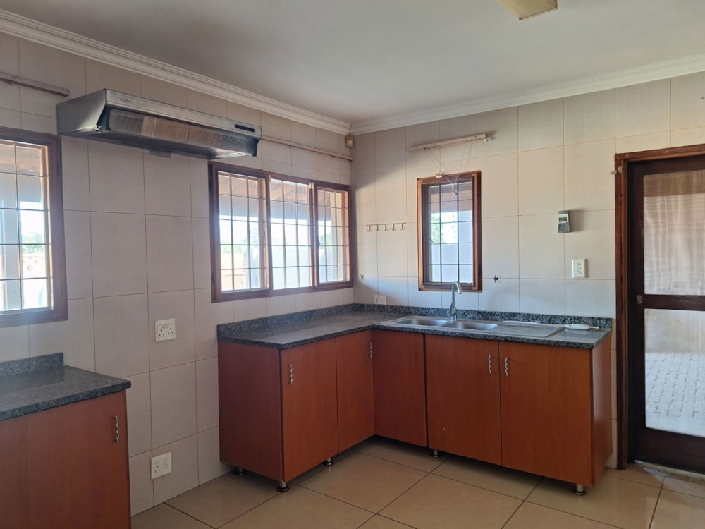 Townhouse for sale in Matola Rio, Mozambique - 3MQ1708929 Townhouse for sale in Matola Rio, Mozambique - 3MQ1708929