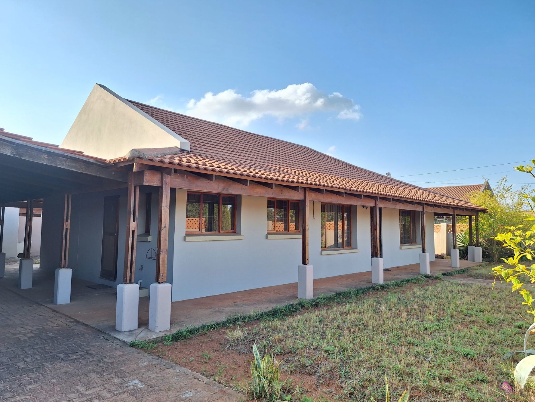 Townhouse for sale in Matola Rio, Mozambique - 3MQ1708929