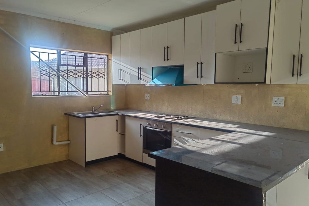 Garden cottage to rent in Kempton Park West - ENL1709289 Garden cottage to rent in Kempton Park West - ENL1709289