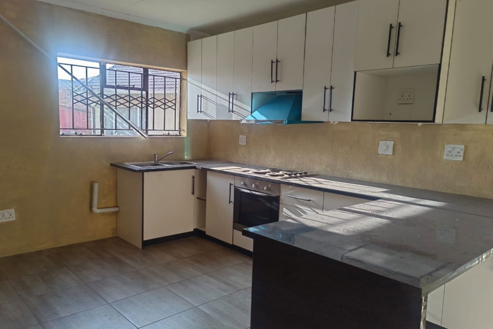 Garden cottage to rent in Kempton Park West - ENL1709289 Garden cottage to rent in Kempton Park West - ENL1709289