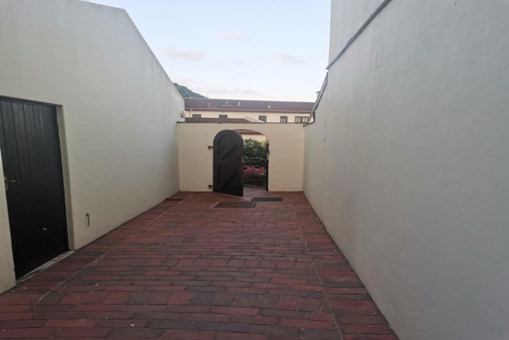 Townhouse let in Beverley Hills, Westville - 1WP1709253 Townhouse let in Beverley Hills, Westville - 1WP1709253
