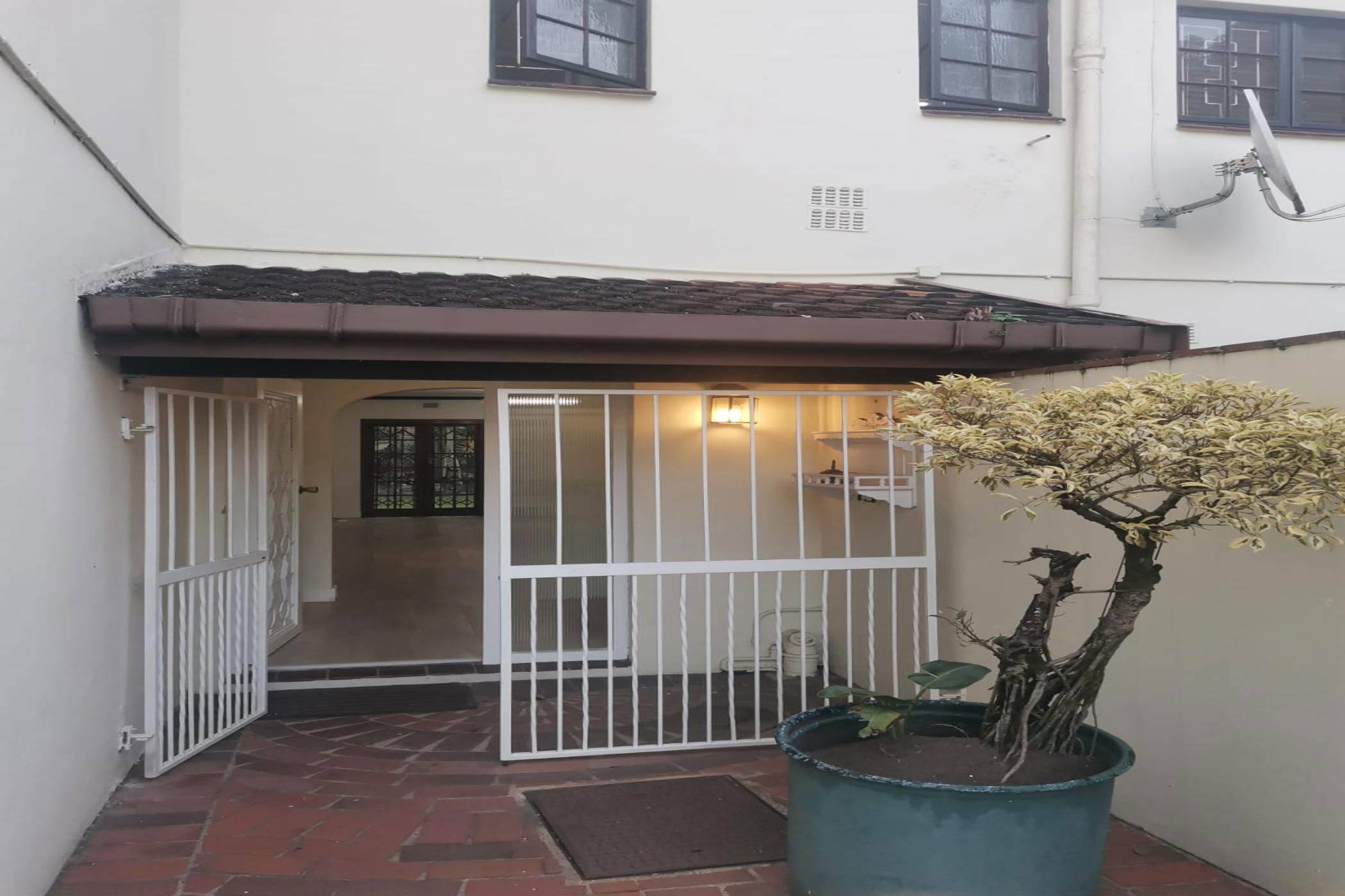 Townhouse let in Beverley Hills, Westville - 1WP1709253