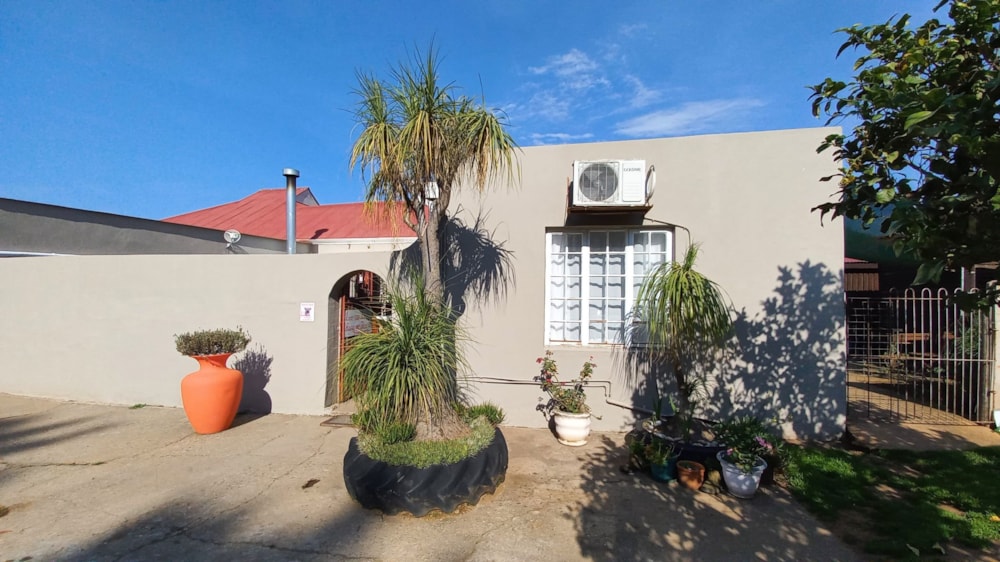 House for sale in Heidelberg, Garden Route - 1SR1725432 House for sale in Heidelberg, Garden Route - 1SR1725432