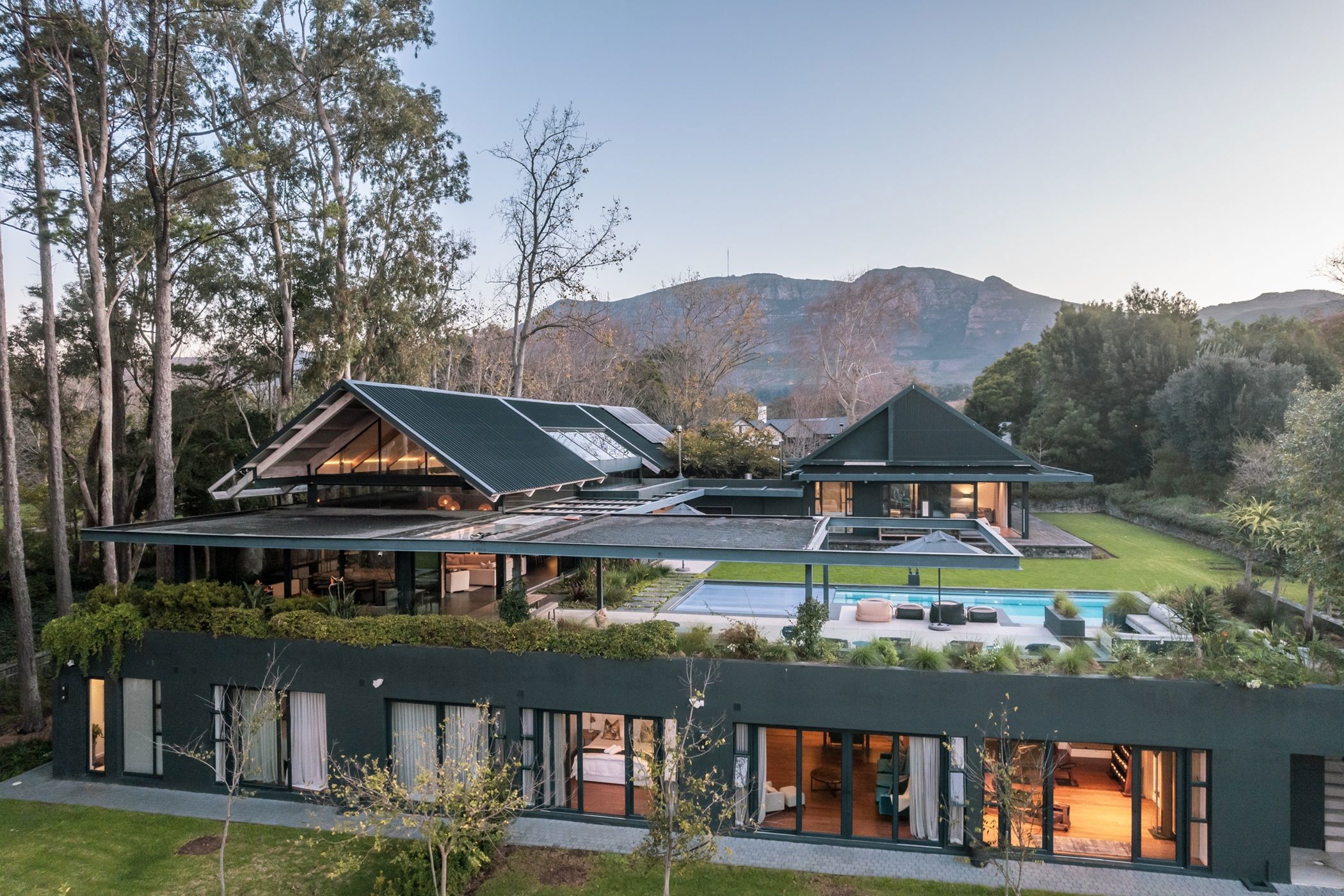 House to rent in Constantia, Cape Town - RBL1710133