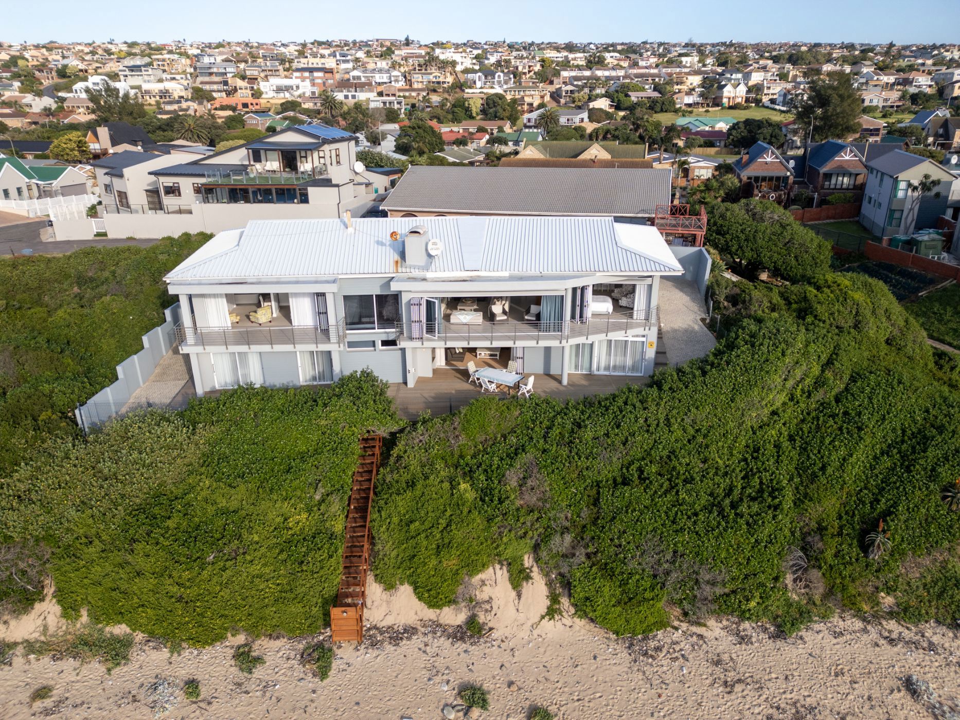 Beachfront villa for sale in Wave Crest - 1JF1704821