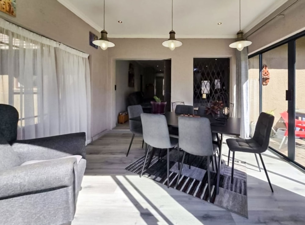 Security complex home sold in Melodie - 1HR1702653 Security complex home sold in Melodie - 1HR1702653