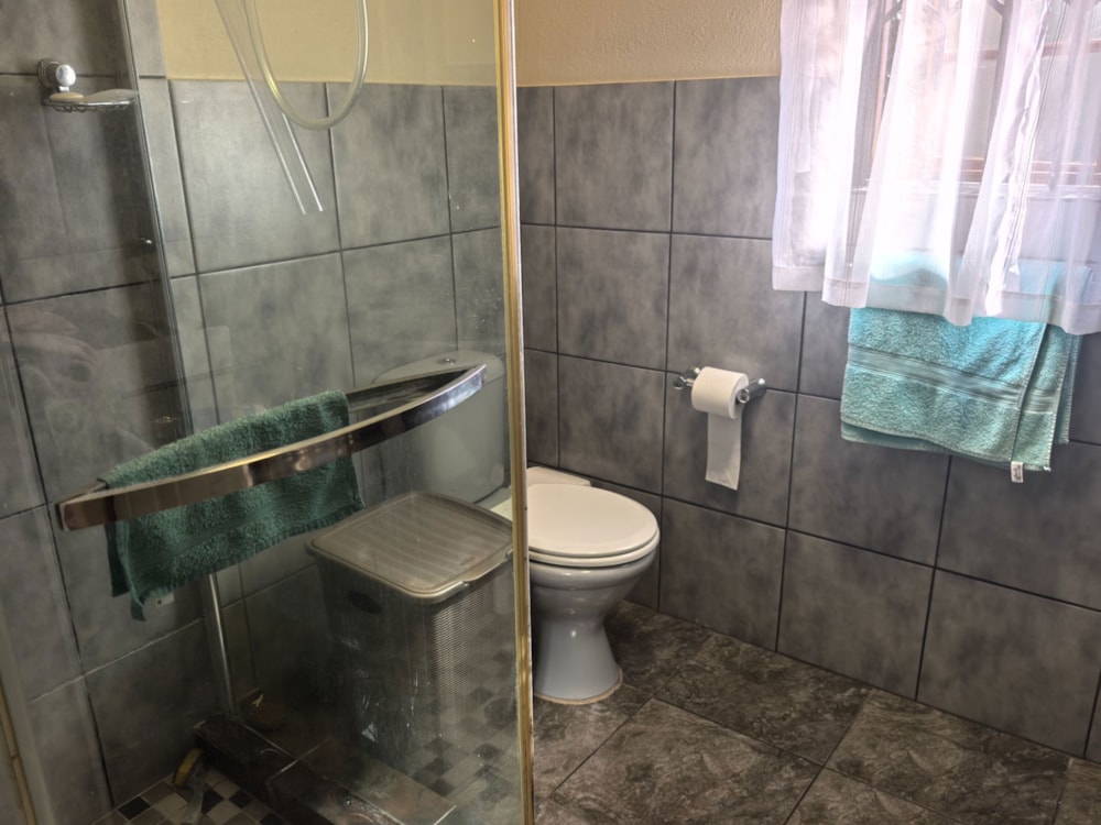 Security complex home for sale in West Acres - 1NS1708001 Security complex home for sale in West Acres - 1NS1708001