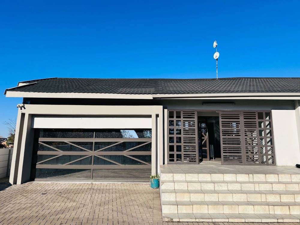 House for sale in Middelburg South (Mpumalanga South)  - 1MD1706188