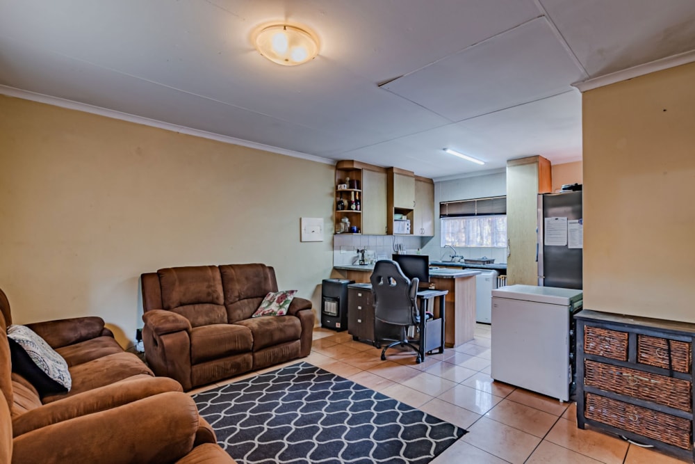 Townhouse to rent in Zwartkop - CNL1737969