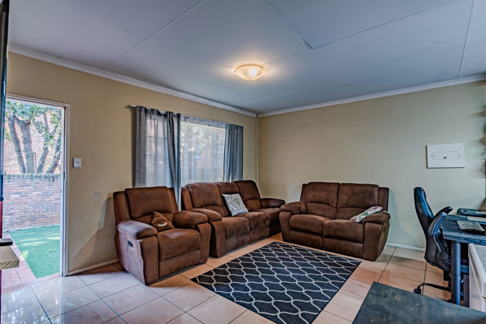 Townhouse to rent in Zwartkop - CNL1737969