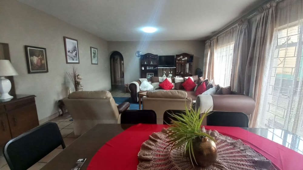 House for sale in Petersfield - 1SP1709522