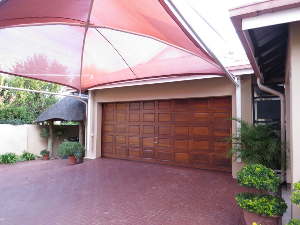 Security complex home for sale in Melodie - 1HR1706505 Security complex home for sale in Melodie - 1HR1706505