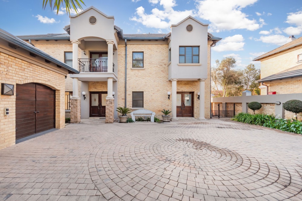 Double-storey house for sale in Lakefield - EN1732249 Double-storey house for sale in Lakefield - EN1732249