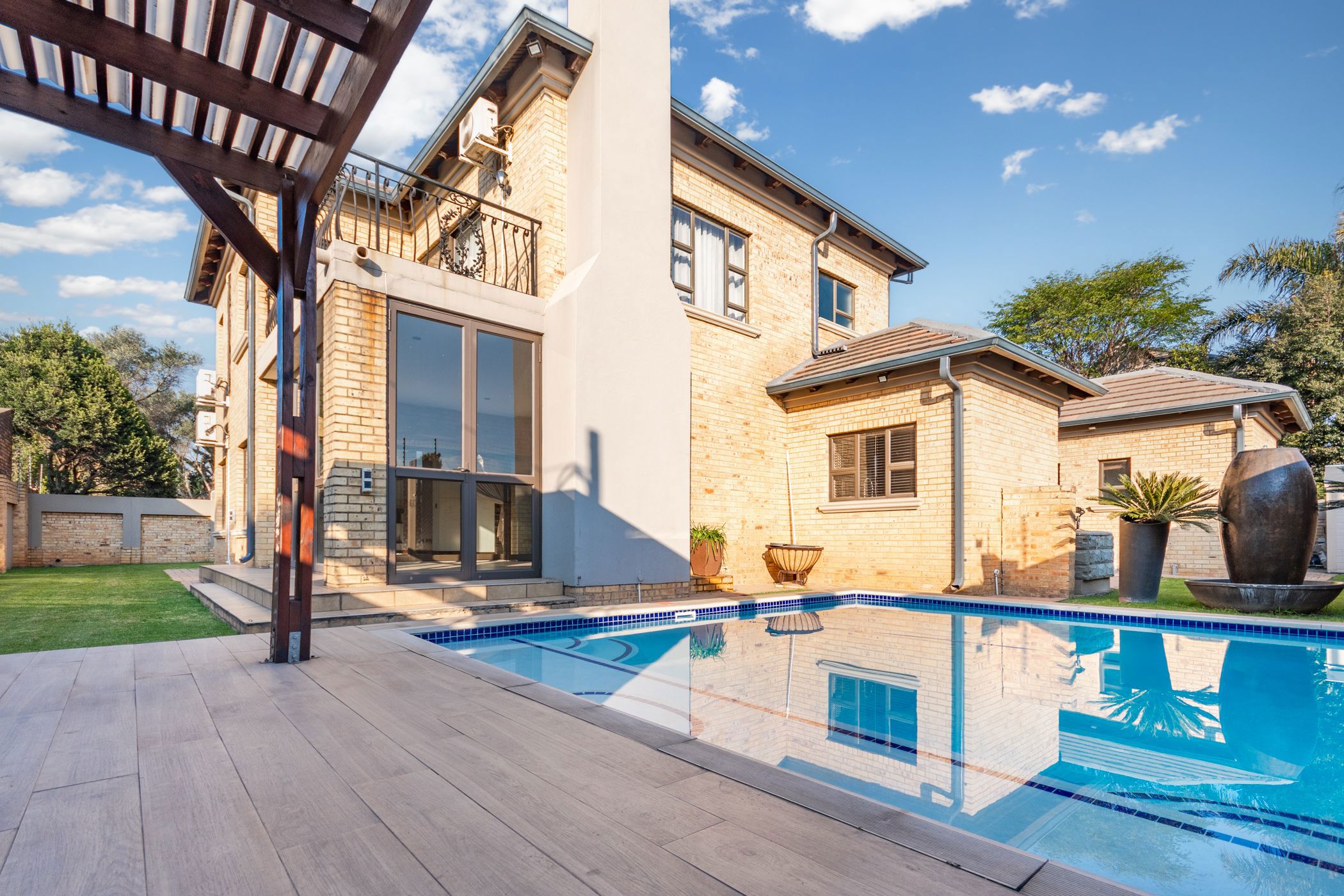 Double-storey house for sale in Lakefield - EN1732249