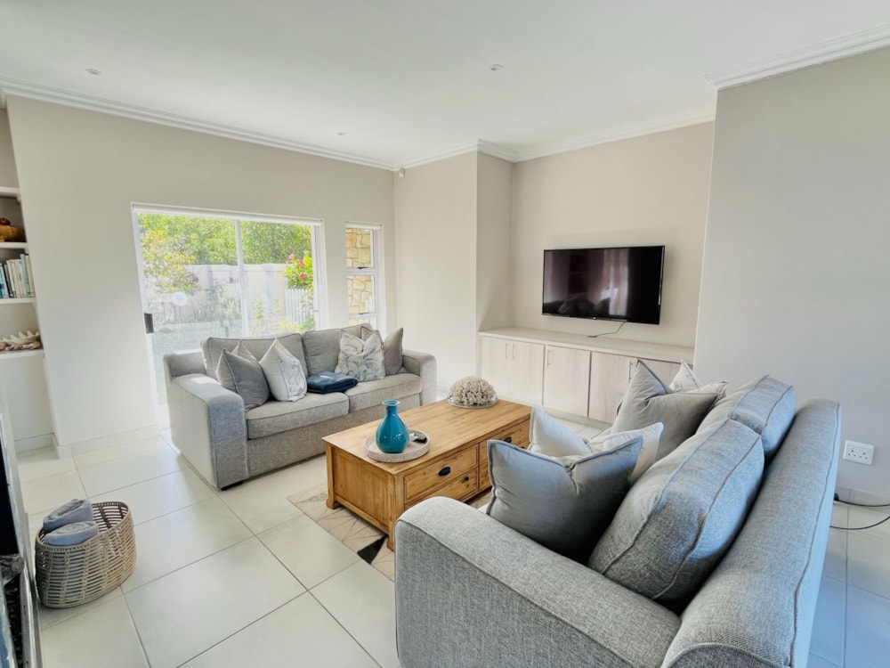 Double-storey house to rent in Whale Rock - 1KG1706924 Double-storey house to rent in Whale Rock - 1KG1706924