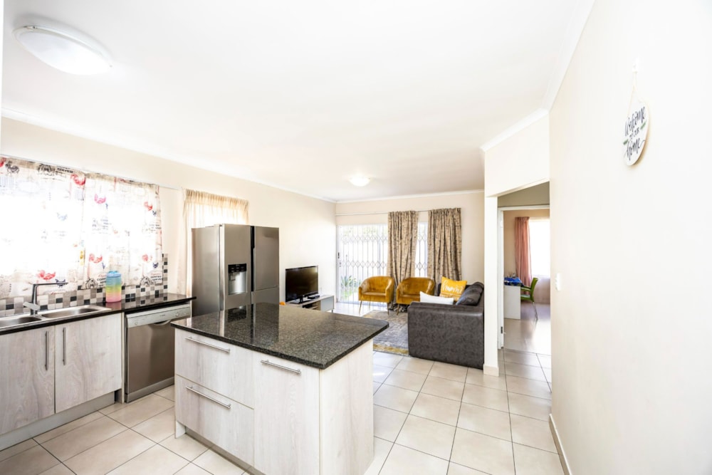 Townhouse for sale in Beacon Bay - 1EZ1706273 Townhouse for sale in Beacon Bay - 1EZ1706273