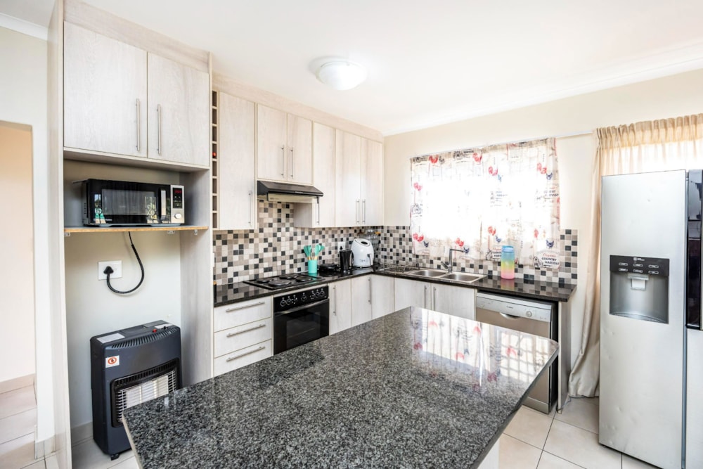 Townhouse for sale in Beacon Bay - 1EZ1706273 Townhouse for sale in Beacon Bay - 1EZ1706273