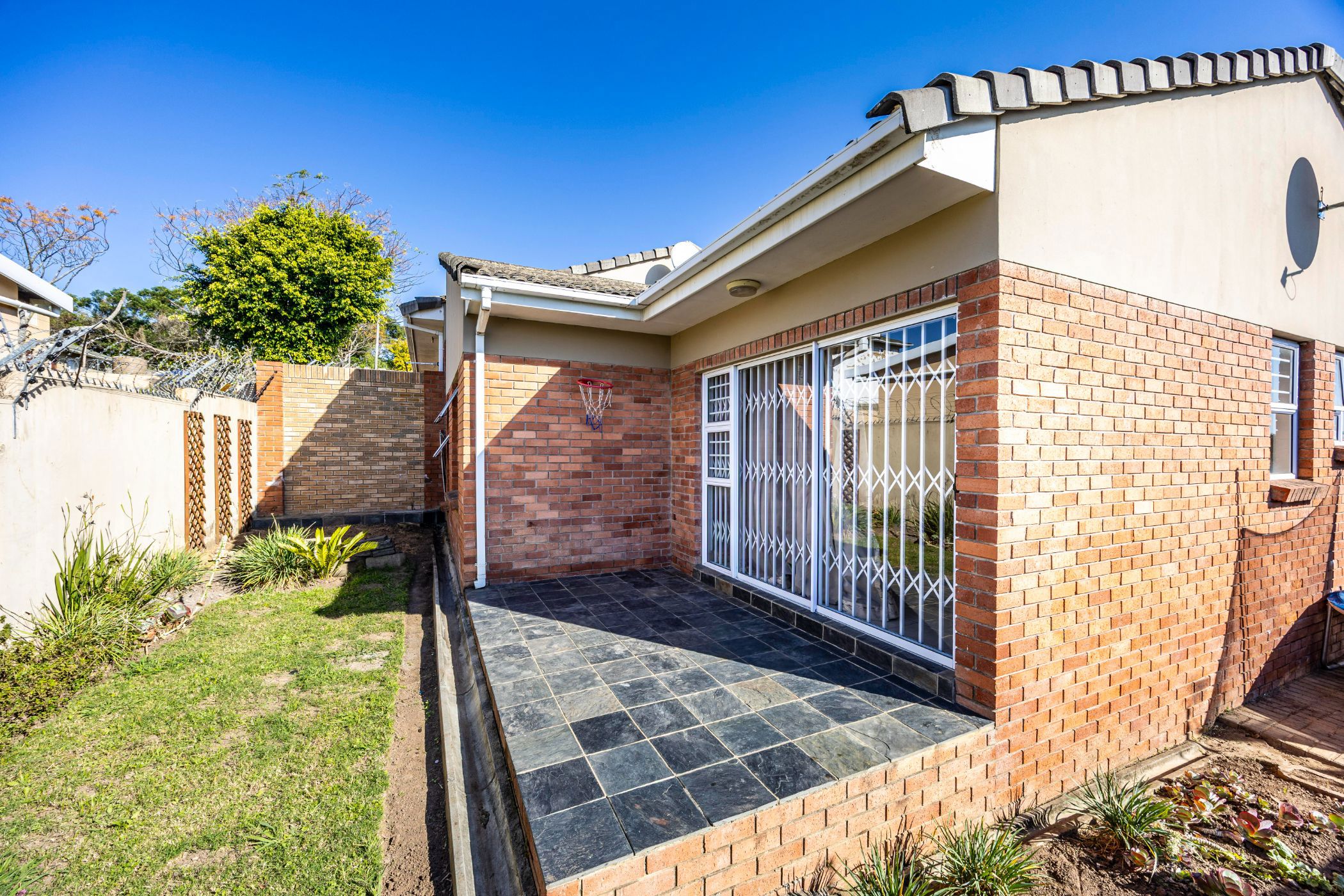 Townhouse for sale in Beacon Bay - 1EZ1706273