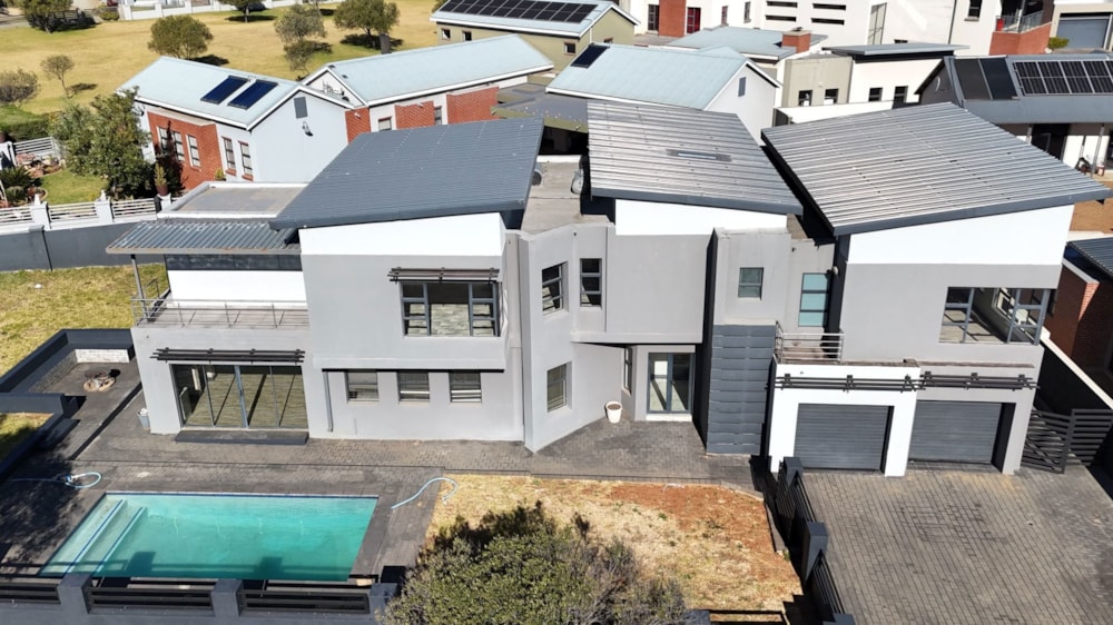 Double-storey house to rent in Copperleaf - 1CU1744145