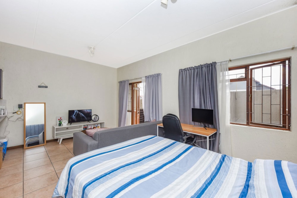 Studio apartment for sale in Paulshof - FW1739961 Studio apartment for sale in Paulshof - FW1739961