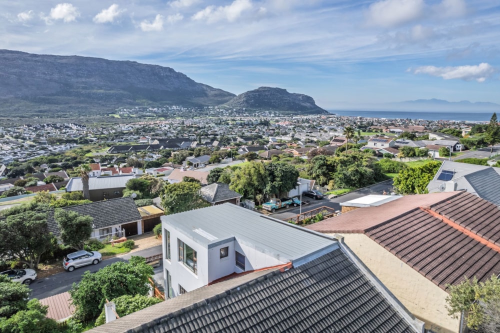 House for sale in Fish Hoek - FH1716354 House for sale in Fish Hoek - FH1716354