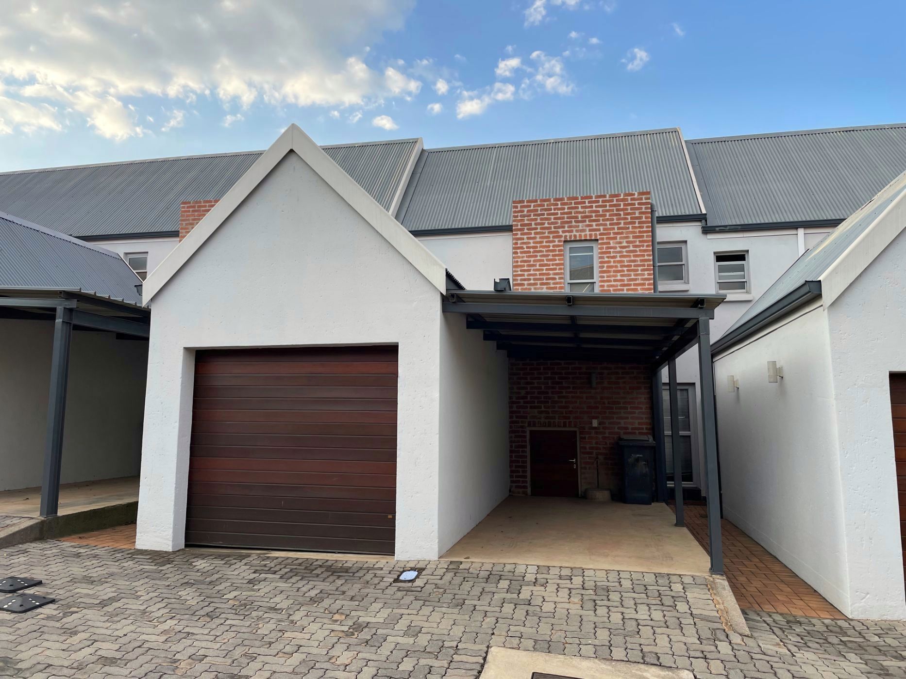 Townhouse let in Southdowns Estate - CNL1705127