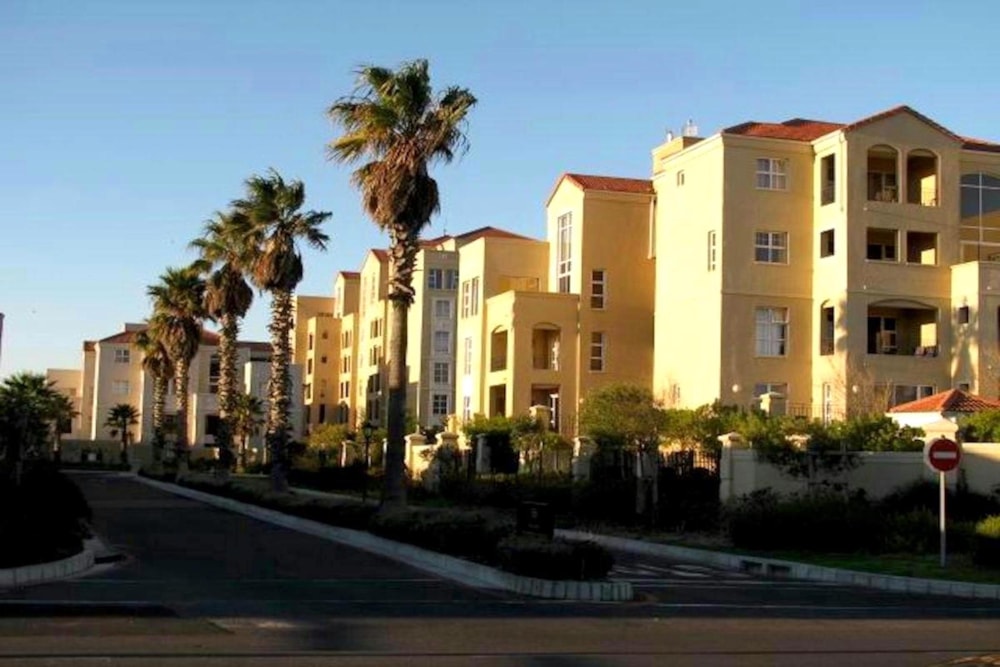 Apartment let in Century City - 1TV1703920