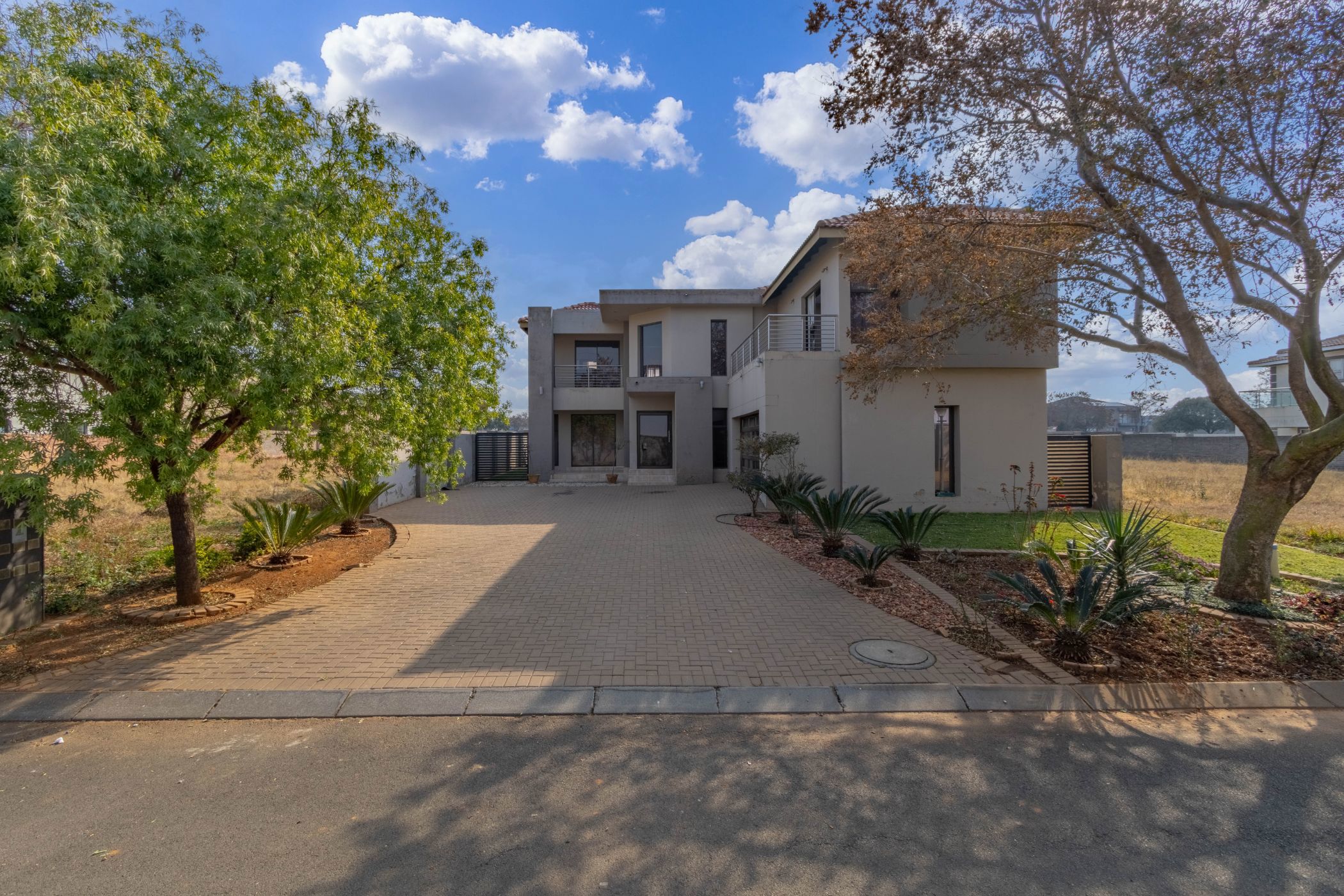 Security complex home for sale in La Como Lifestyle Estate - BOK1709176