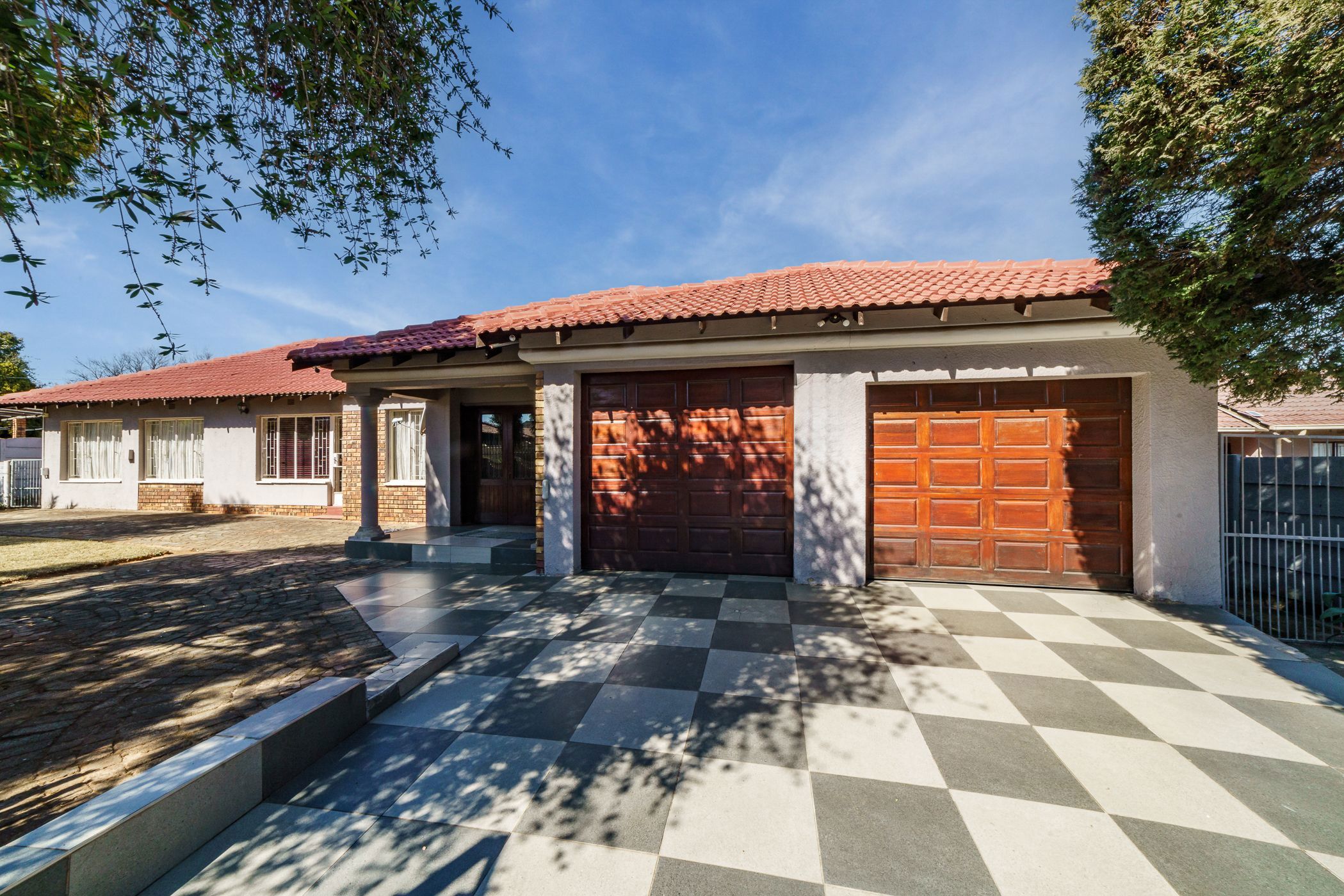 House for sale in Crystal Park - EN1709065