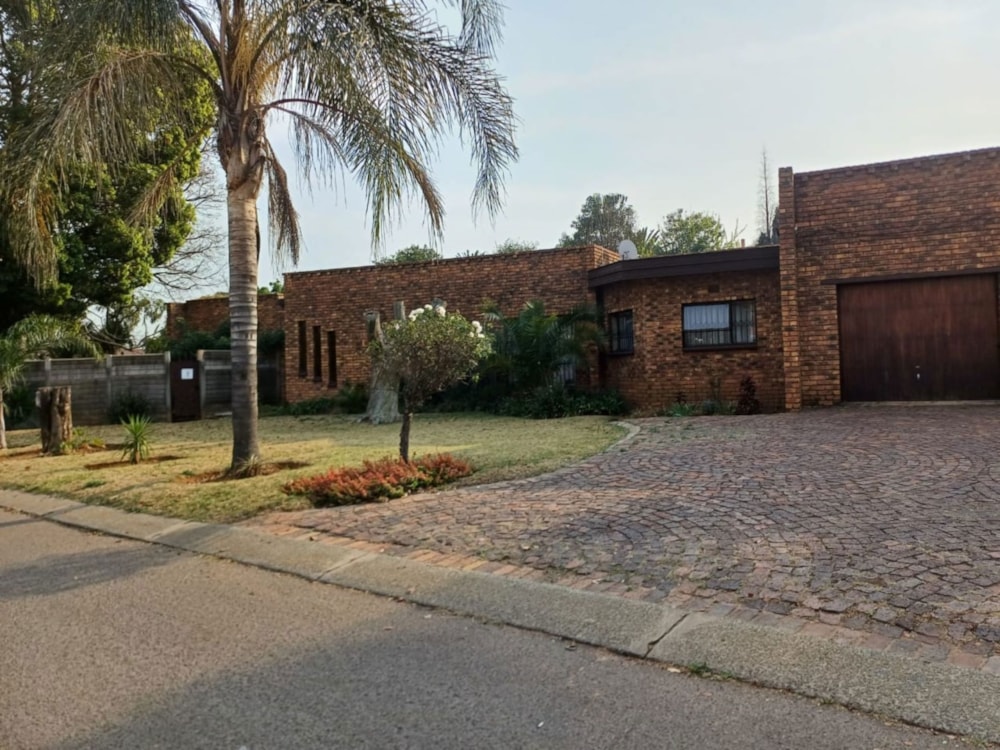 House for sale in Crystal Park - EN1712517 House for sale in Crystal Park - EN1712517