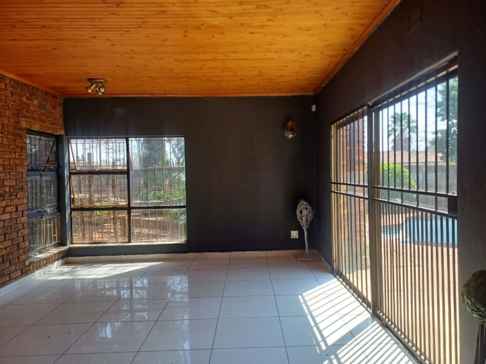 House for sale in Crystal Park - EN1712517 House for sale in Crystal Park - EN1712517