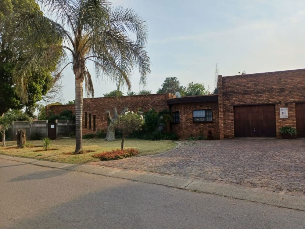 House for sale in Crystal Park - EN1712517 House for sale in Crystal Park - EN1712517