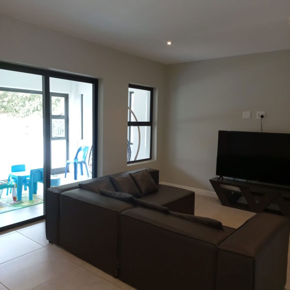 House for sale in Croydon Gardens Estate - SW1731015